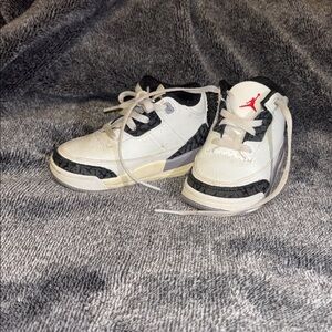 Toddler Retro 3 Jordan shoes